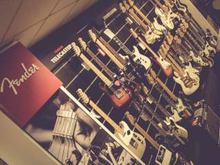 Где купить качественную гитару в Шымкенте: обзор магазинов и брендов