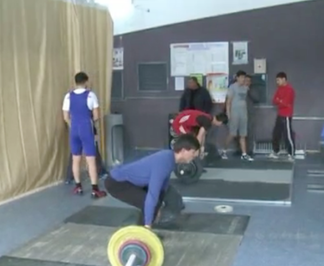 В Шымкенте стартовал областной чемпионат по тяжелой атлетике
