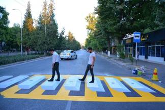 Пешеходная дорожка в формате 3D появилась на одном из перекрестков Шымкента