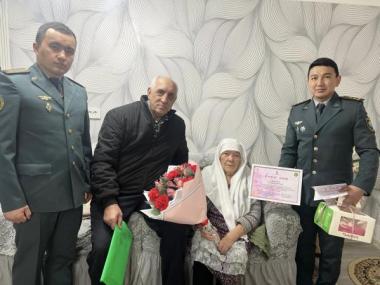 В Шымкенте военнослужащие Нацгвардии поздравили женщин с 8 марта