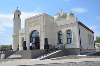 На побережье Алаколя открылась мечеть