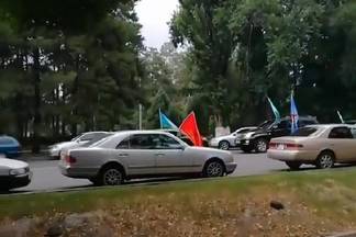 В День ВДВ бывшие и нынешние десантники устроили автопробег по Талдыкоргану