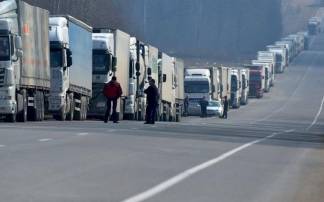 Более 320 машин застряли на погранпереходах Казахстана