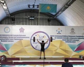 В Шымкенте проходит Кубок и Чемпионат Казахстана по тяжелой атлетике среди мужчин и женщин