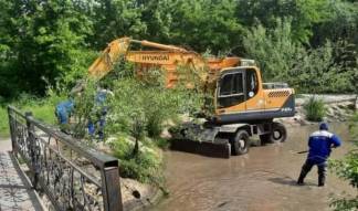 Жители частных домов и коммерческих объектов загрязняют русла рек, протекающих через Шымкент