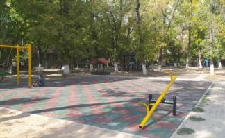 Детские площадки в центре Шымкента разрушают вандалы