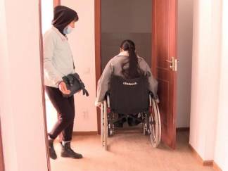 Девушке на инвалидной коляске в Шымкенте выдали квартиру, в которой она не может передвигаться