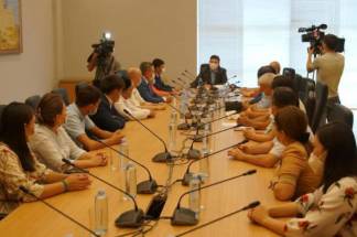 В Туркестане за круглым обсудили достижения страны и региона за годы независимости