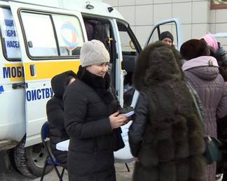 Чиновники Павлодара оставили рабочие места, чтобы трудиться на улице