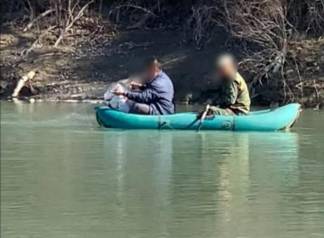 На Шардаринском водохранилище браконьеры напали на егерей, избили и добивали веслами в воде