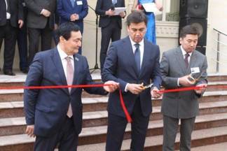 Аким Шымкента Габидулла Абдрахимов торжественно открыл новое общежитие
