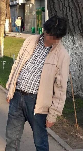 В Алматы пьяный мужчина схватил и пытался унести чужого ребенка