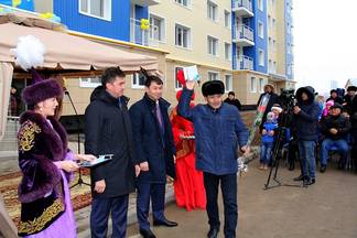 В Южно-Казахстанской области 58-ми семьям были вручены ключи от новых квартир
