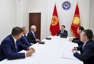 Президент Кыргызстана наградил двух казахстанцев