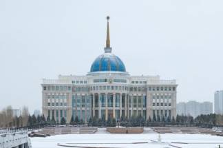 Президент присвоил двум казахстанцам звания высшей степени отличия