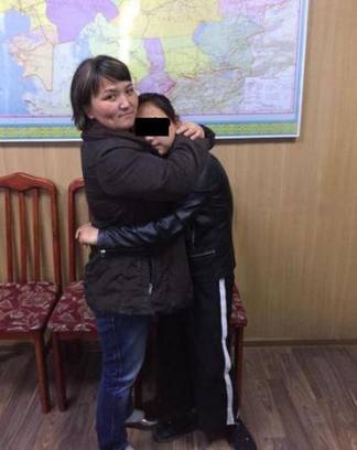 Полицейские Туркестанской области вернули родителям пропавшего ребенка