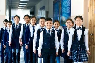 Школьники из малообеспеченных семей Восточно-Казахстанской области наденут школьную форму, пошитую местными производителями