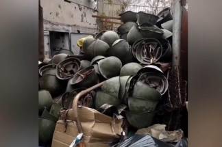 Солдатские каски сдали на металл в Шымкенте