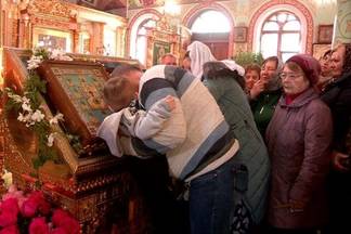 Сотни шымкентцев смогли поклониться чудотворной иконе Божией Матери
