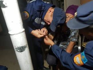 В Шымкенте спасатели сняли кольцо с опухшего пальца женщины