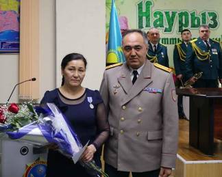Медаль за спасение людей на пожаре получила жительница Усть-Каменогорска