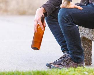 38% казахстанцев впервые попробовали алкоголь до 16 лет