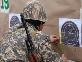 Свыше 100 младших командиров практикуют навыки в Шымкенте