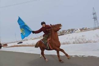 Тайна всадников с казахстанскими флагами раскрыта
