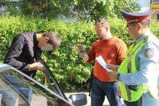 Сотрудники дорожной полиции Шымкента проверяли тонировку стекол на автомобилях