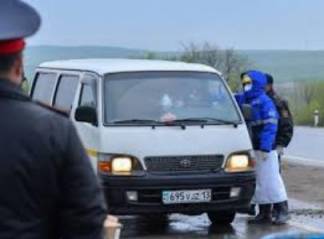 В Шымкенте полицейские за взятки пропускали через блокпосты