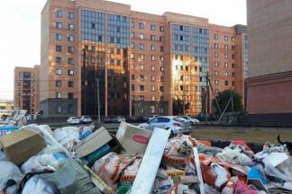 В Петропавловске жильцы новостройки устроили свалку