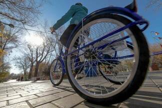 В столице презентовали велосипеды для пенсионеров и инвалидов