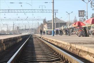 В Шымкенте один железнодорожный помогайка может купить до 40 билетов