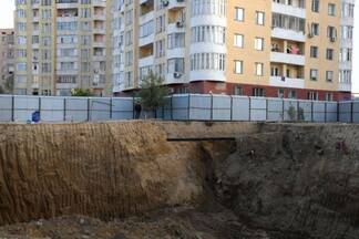Жители Шымкента добились остановки строительства многоэтажки